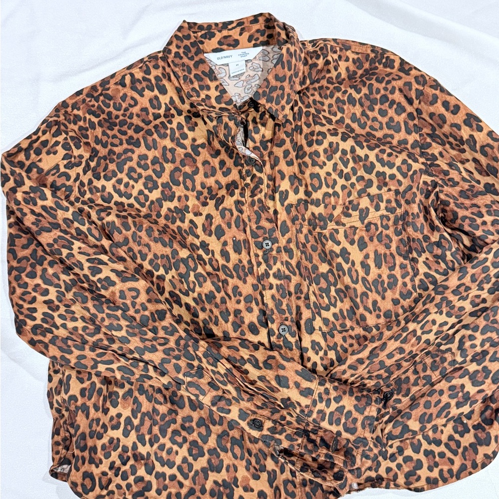 Leopard Print Button-Up Women's Top - Picture 3 of 5